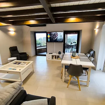 A Casa De Elisa * Лахе